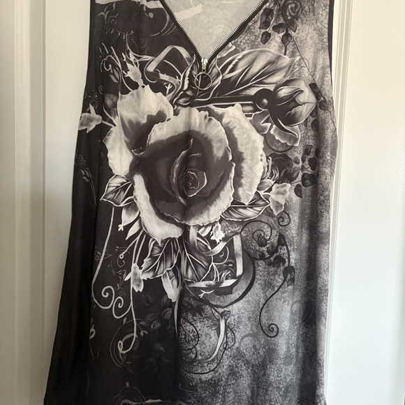 5/$25 Chic Floral Black and Gray Tank Top - Picture 3 of 6